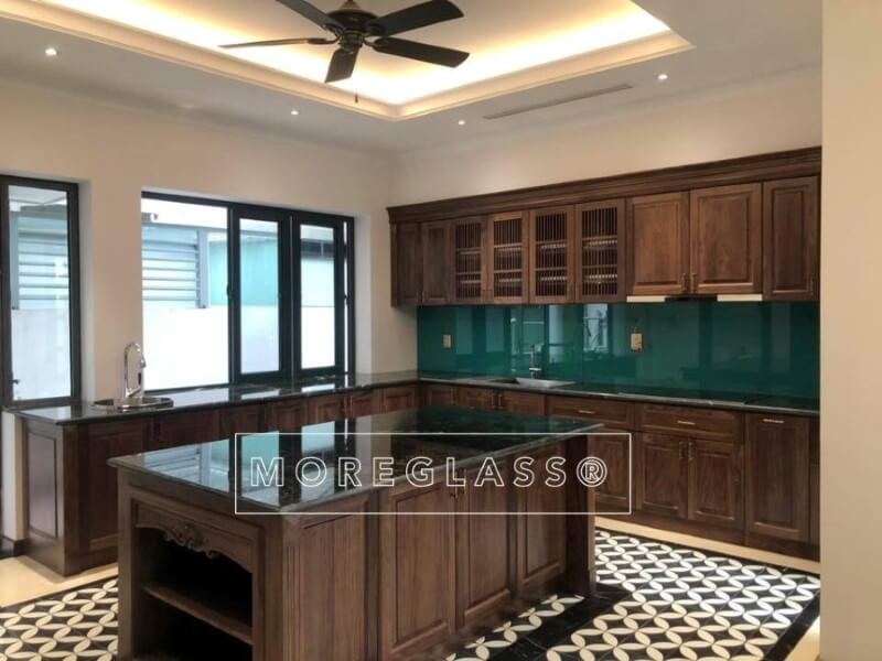 thi cong tu bep go tu nhien